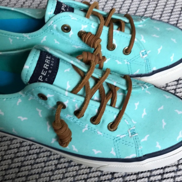 Women’s NWOT Sperry Shoes - Picture 2 of 5